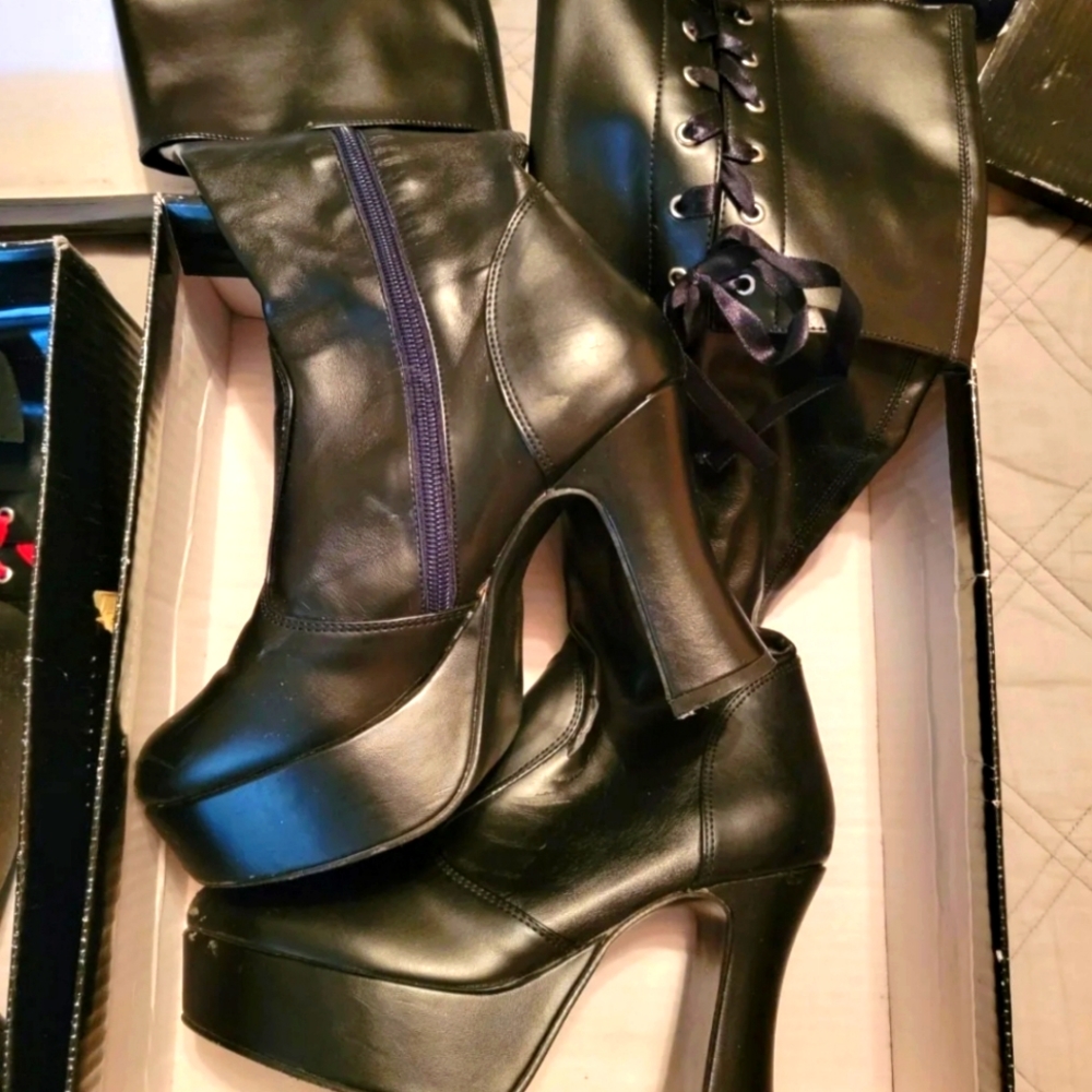 Hot Topic Black Pirate boots, Size 7